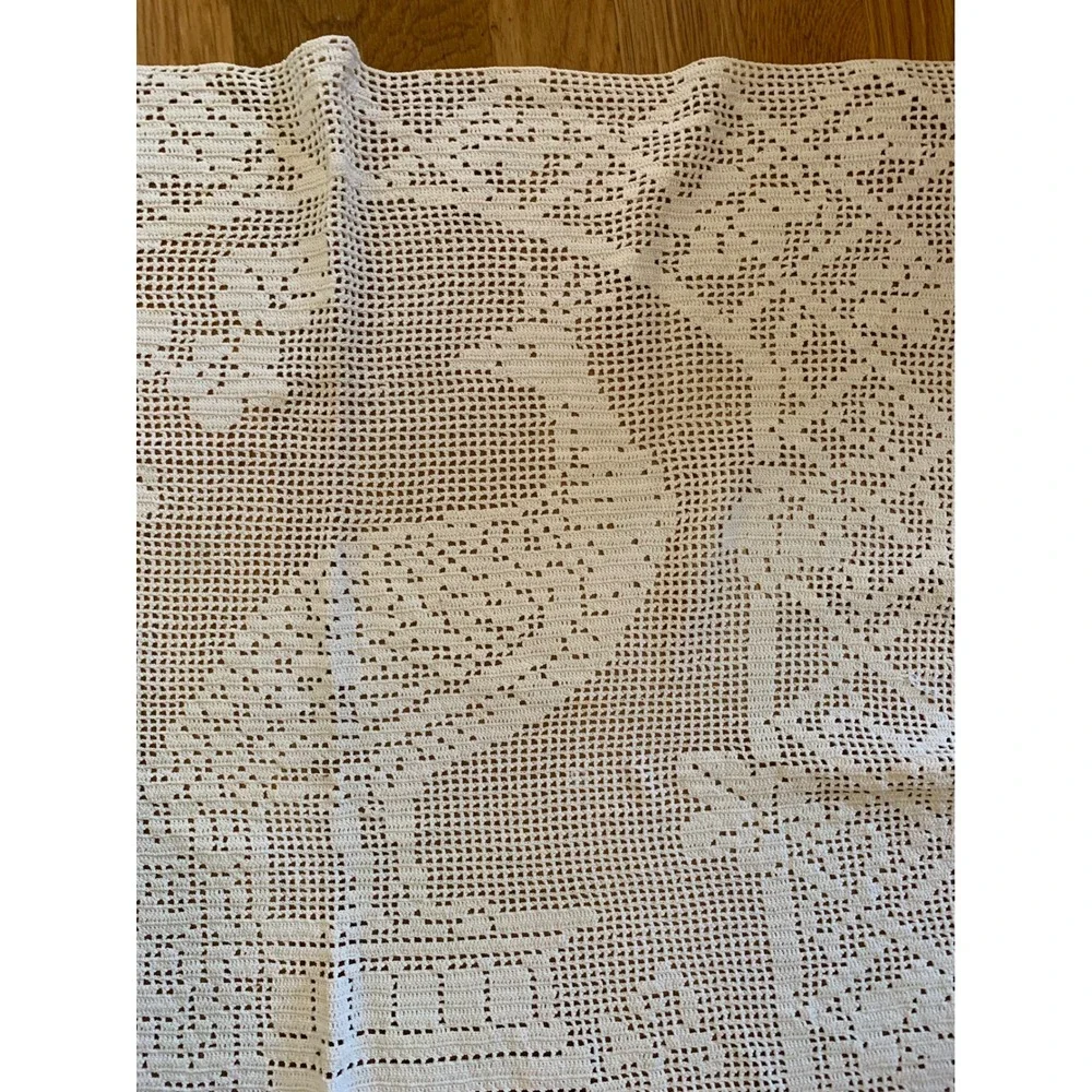 Vintage Hand Crochet Filet Lace Peacock Table Runner Off White Cotton 22x24